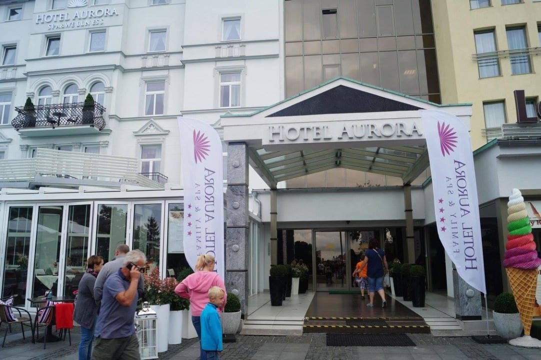 Hotel-Eingang Hotel Aurora Family & SPA