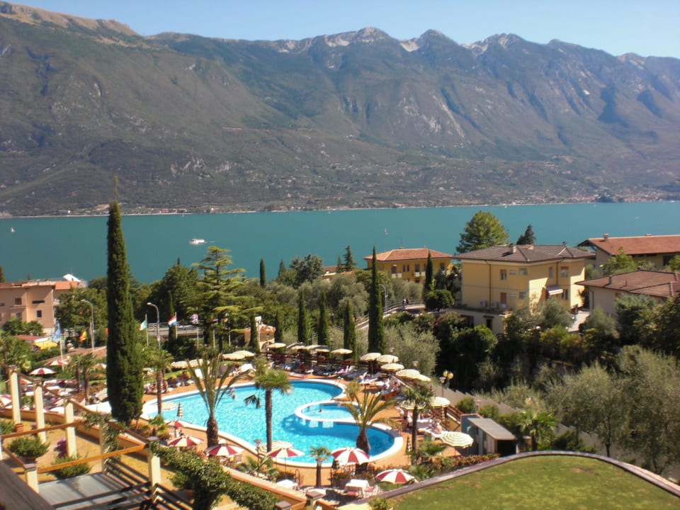 Pool Nr. 2 / Ausblick von unserem Zimmer Hotel Caravel