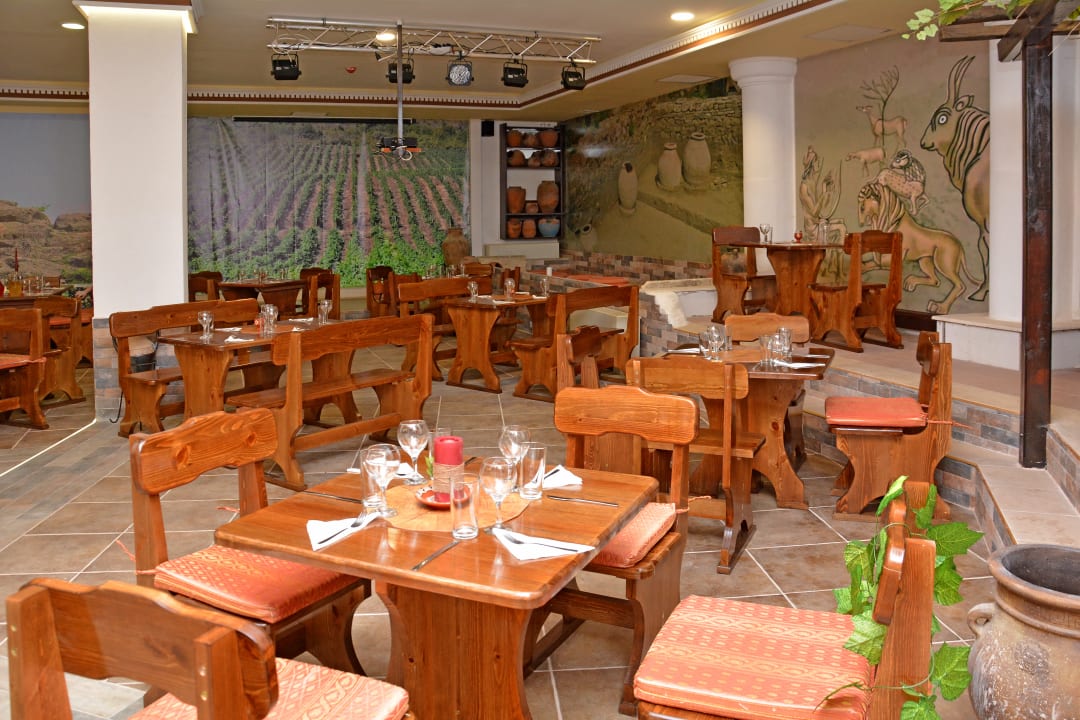 Gastro Hotel Estreya Residence