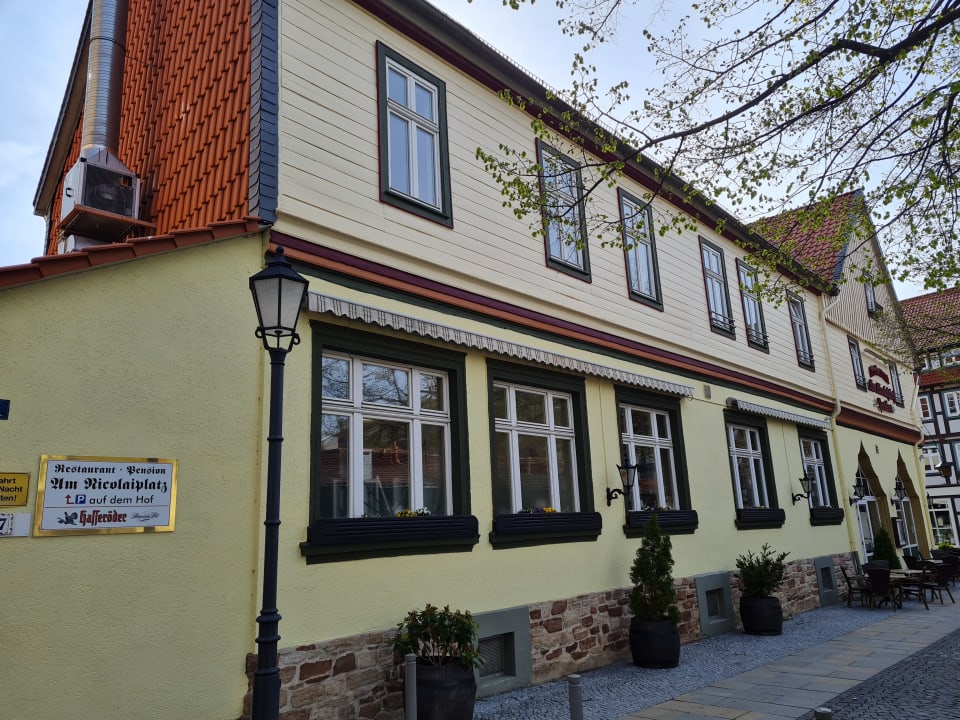 Außenansicht Pension und Restaurant am Nicolaiplatz