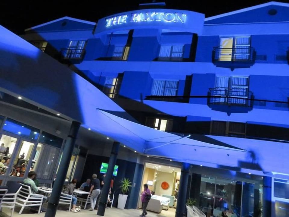 Terassenansicht bei Nacht Hotel The Paxton