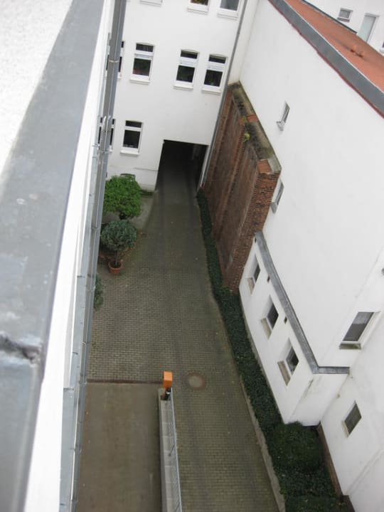 Hof mit Zufahrt Vienna House by Wyndham Thüringer Hof Eisenach