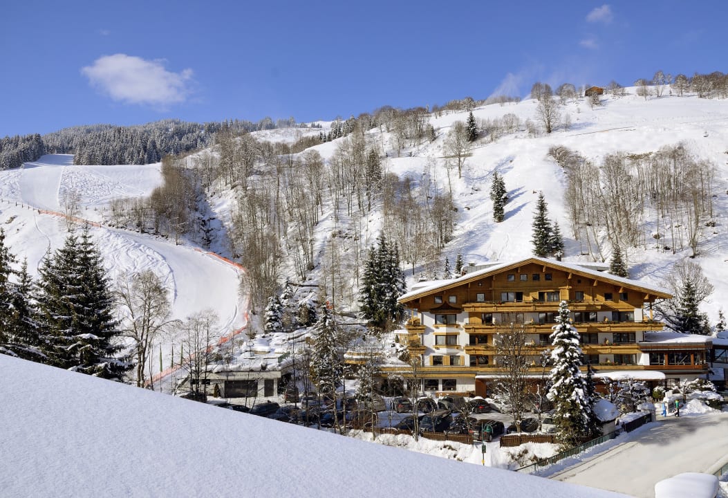 Gartenhotel Theresia mit Skipiste direkt um Hotel Familien- & Gartenhotel Theresia