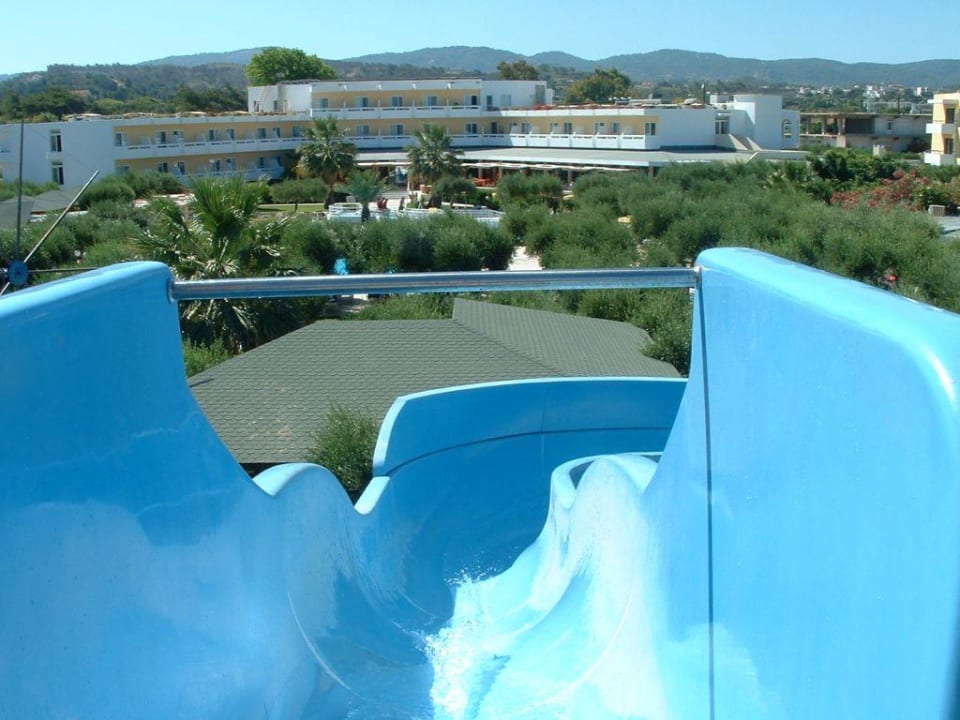 Wasserrutsche mit Blick Richtung Hotel TUI KIDS CLUB Alex Beach
