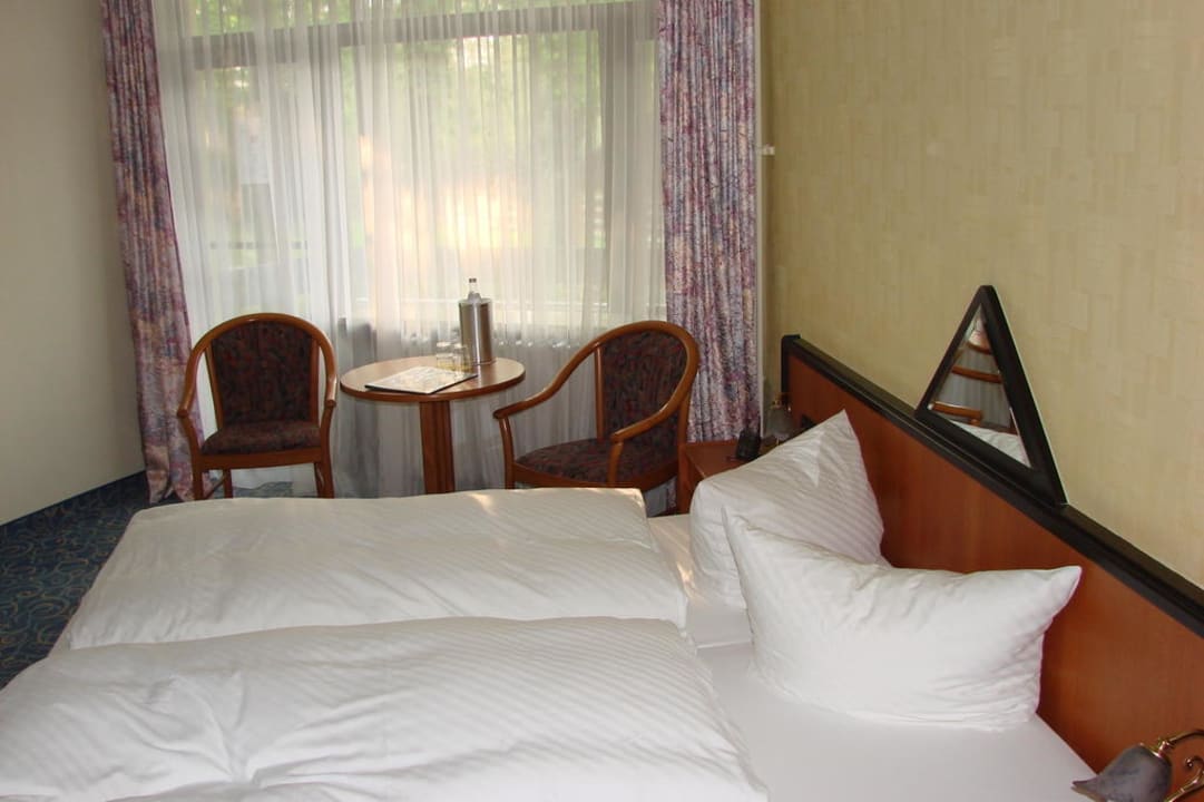 Nicht im Bild, die Tafel Schokolde. Seehotel Grunewald