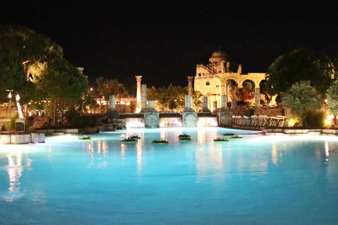 Beleuchtet bei Nacht Xanadu Resort Hotel