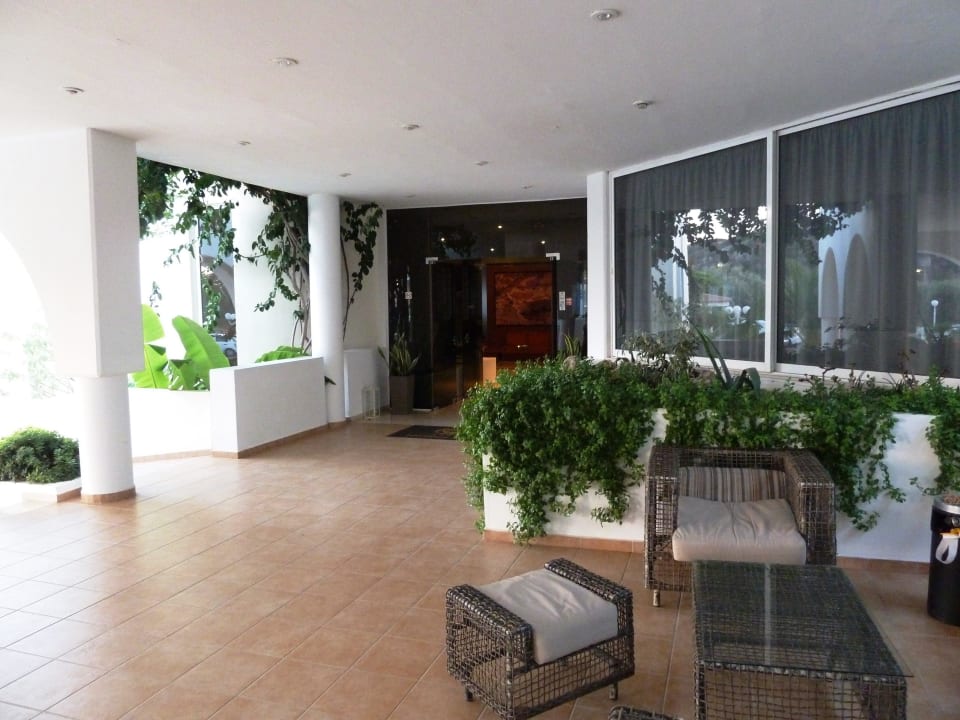 Eingang Niriides Hotel