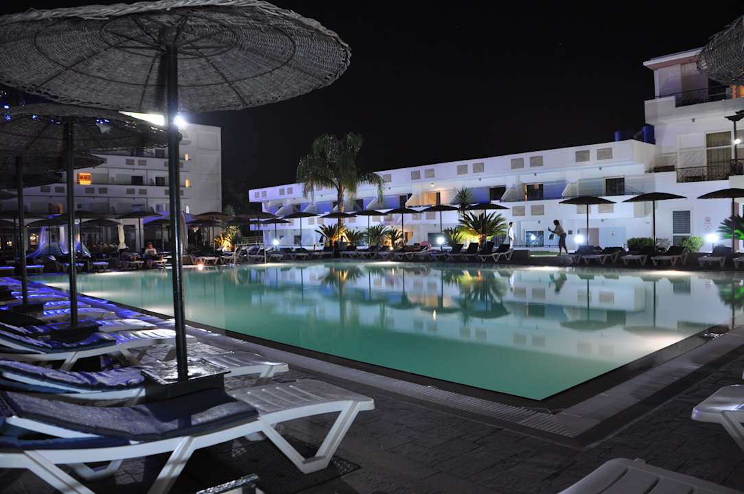 Bei Nacht Dodeca Sea Resort