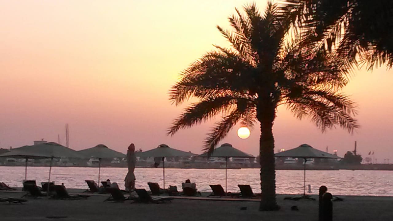 Am Hoteleigenen Strand Emirates Palace Mandarin Oriental