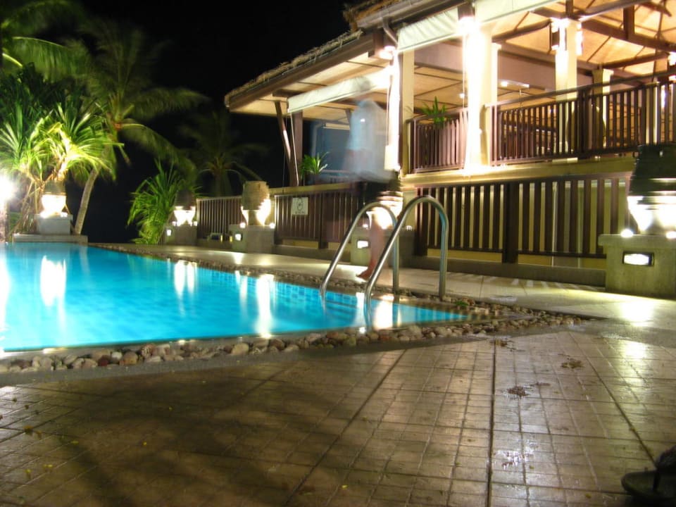 Pool in toller Beleuchtung Impiana Resort Chaweng Noi