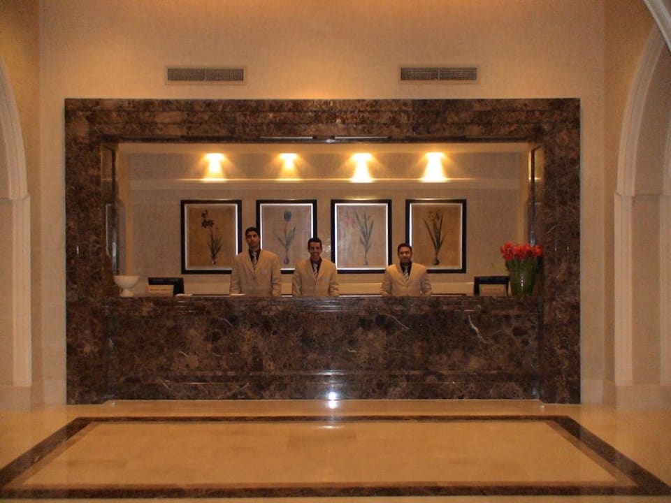 Abd Allah, Ahmad und Ahmed von der Rezeption Hotel JAZ Makadi Star & Spa