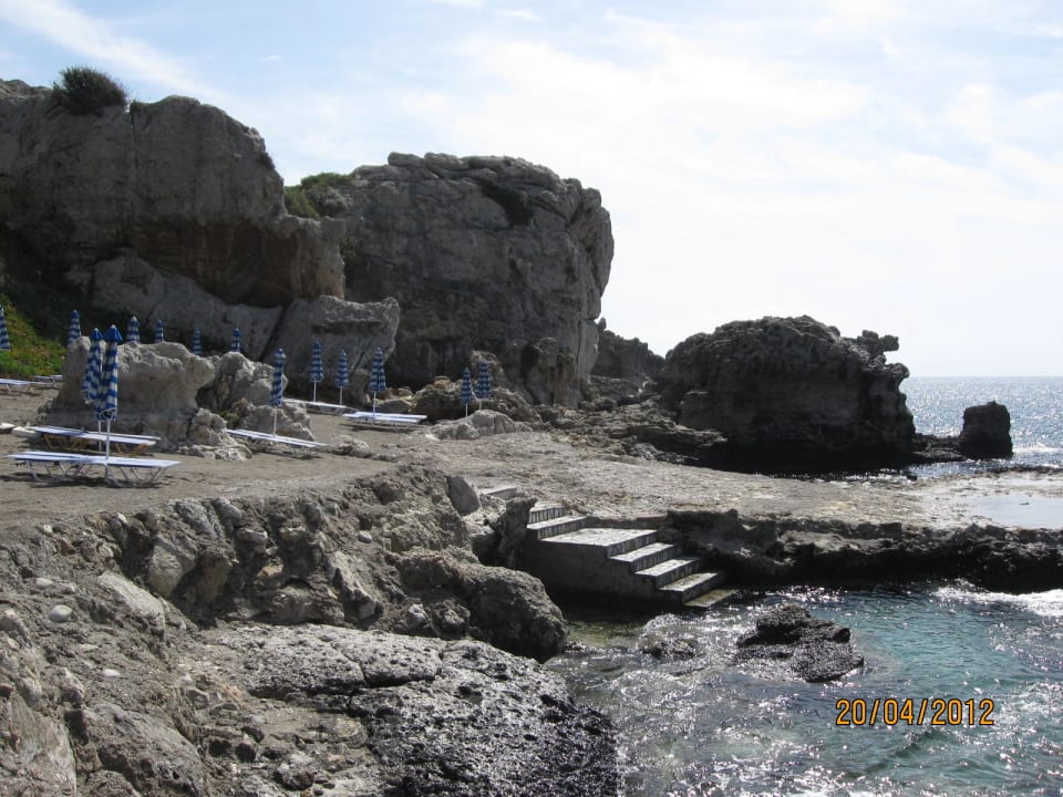 Stufen zur Strand Hotel Kalithea Mare Palace