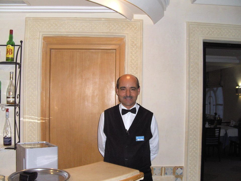 Oberkellner Jamel  Villa Azure