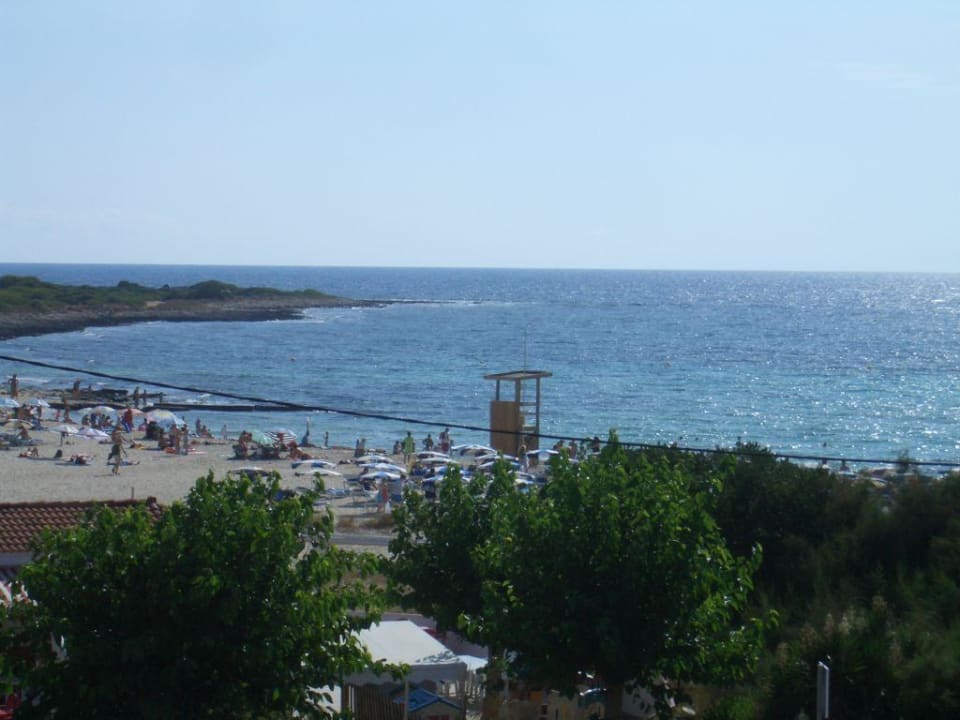 Strand und Blick aus unserem Zimmer Hotel Xaloc Playa