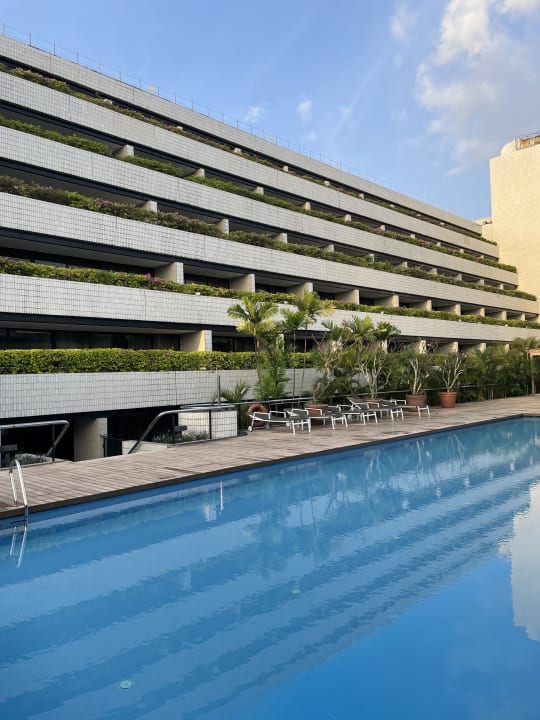 Pool Concorde Hotel Singapore
