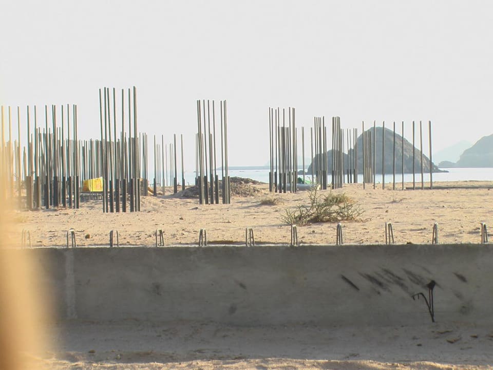 Baustelle ruht Hotel Le Meridien Al Aqah Beach Resort