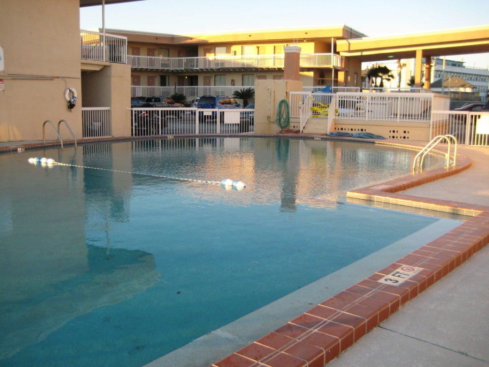 Pool Hotel Roomba Inn & Suites