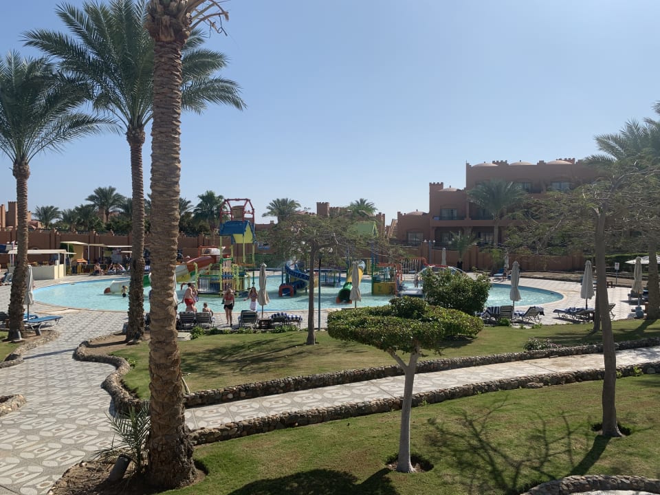 Pool Akassia Swiss Resort