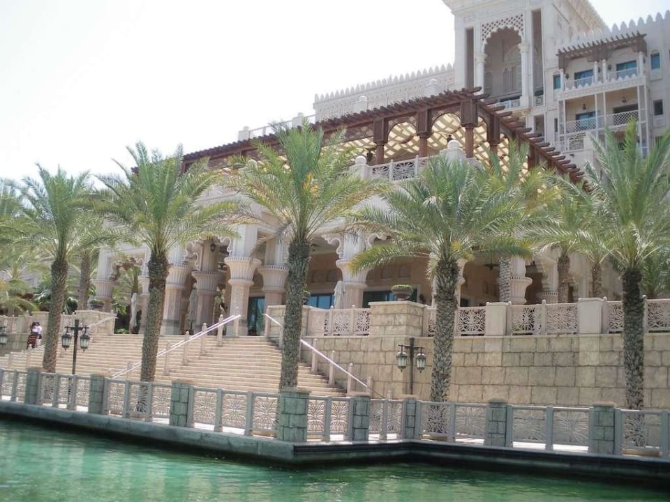 Blick zum Gebäude Jumeirah Al Qasr