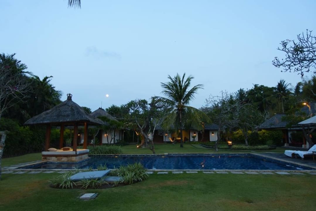 Garten und Pool Villa Hanani