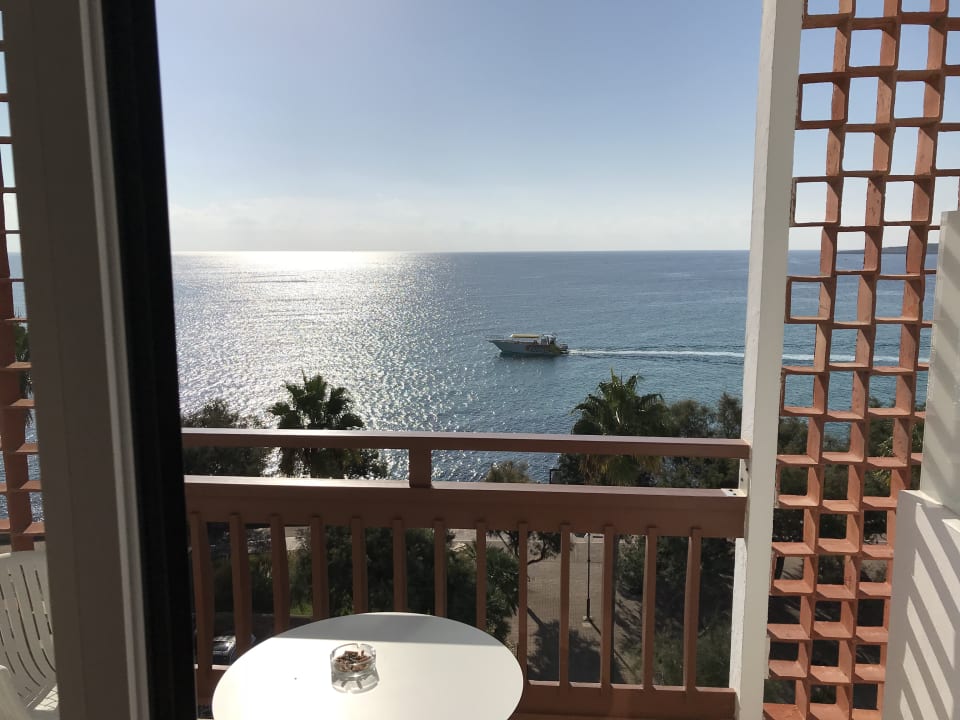 Ausblick Talayot Hotel by Senator