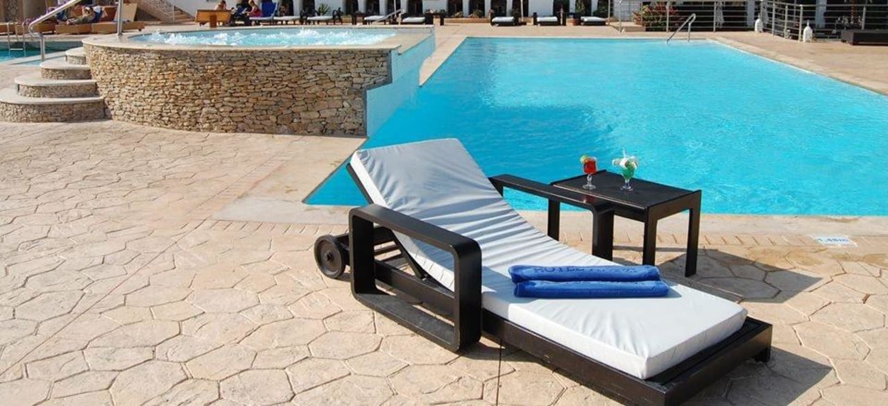 Piscine Anezi Tower Hotel