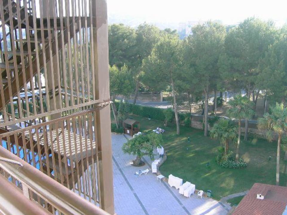 Aussicht vm Zimmer aus auf den Pool BQ Belvedere Hotel