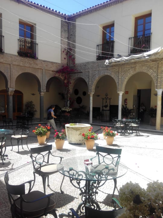 Uno de los patios NH Collection Amistad Córdoba