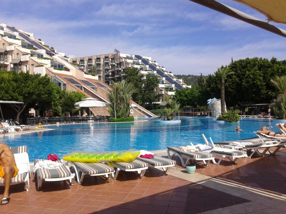 Основной бассейн Limak Limra Hotel & Resort