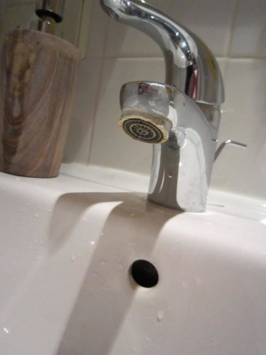 Verkalkte Waschtischarmatur Bleiche Resort & SPA
