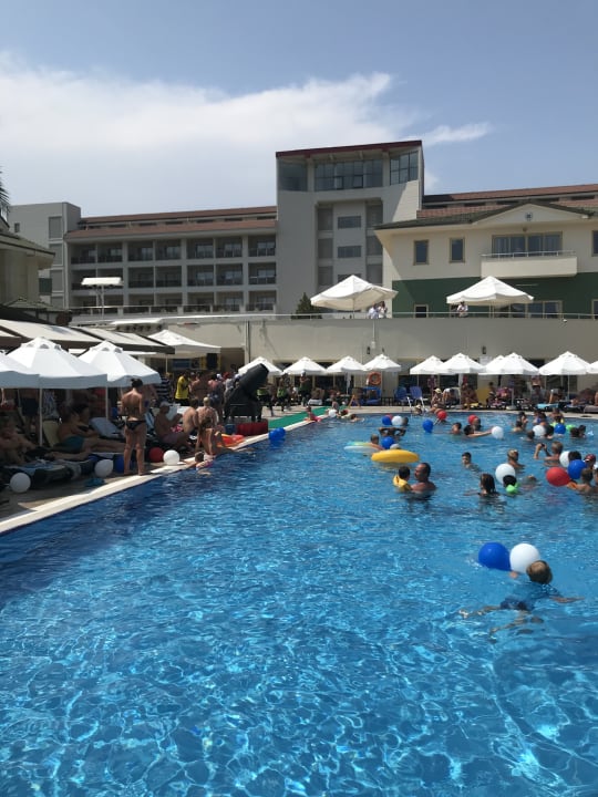 Pool Side Breeze Hotel