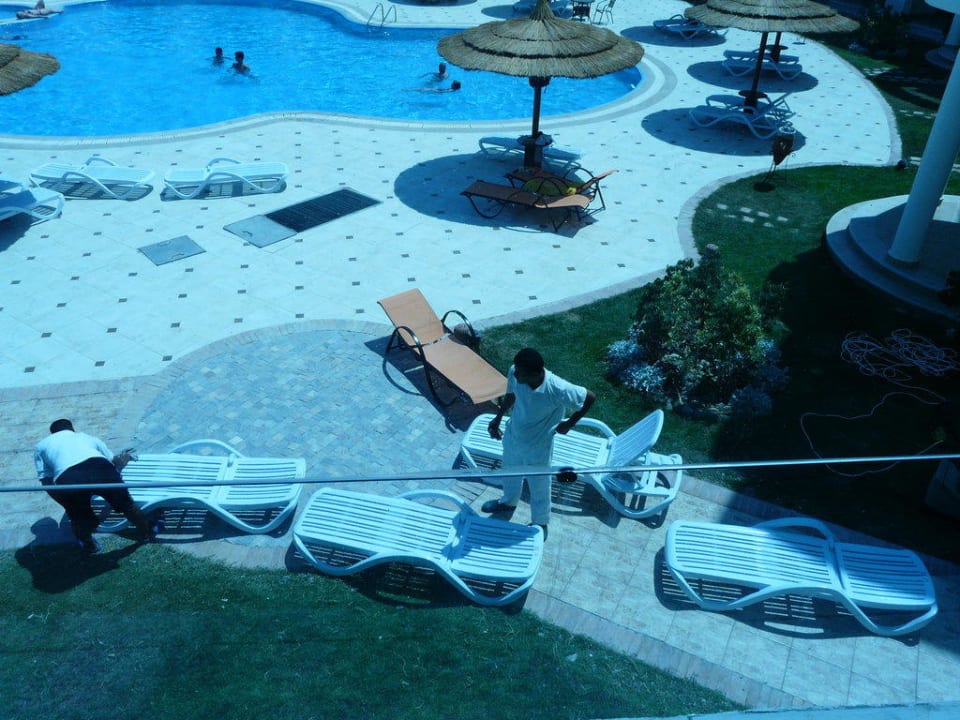 Neue Liegen sind angekommen Coral Sun Beach