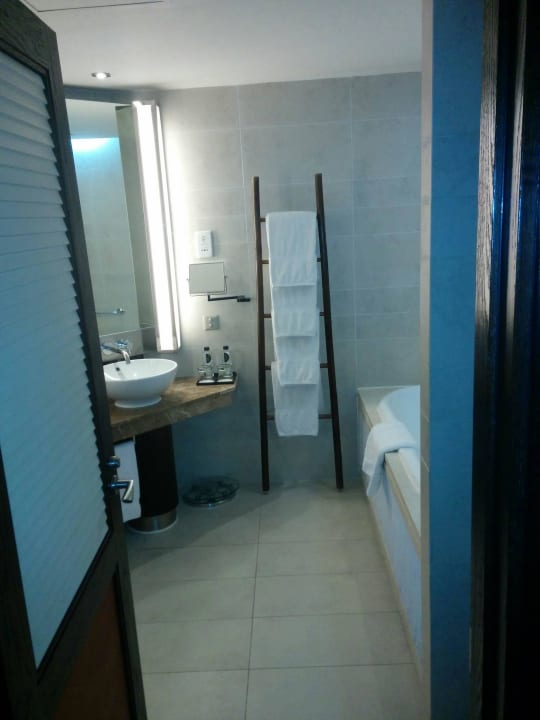 Bad InterContinental Hanoi Westlake, an IHG Hotel
