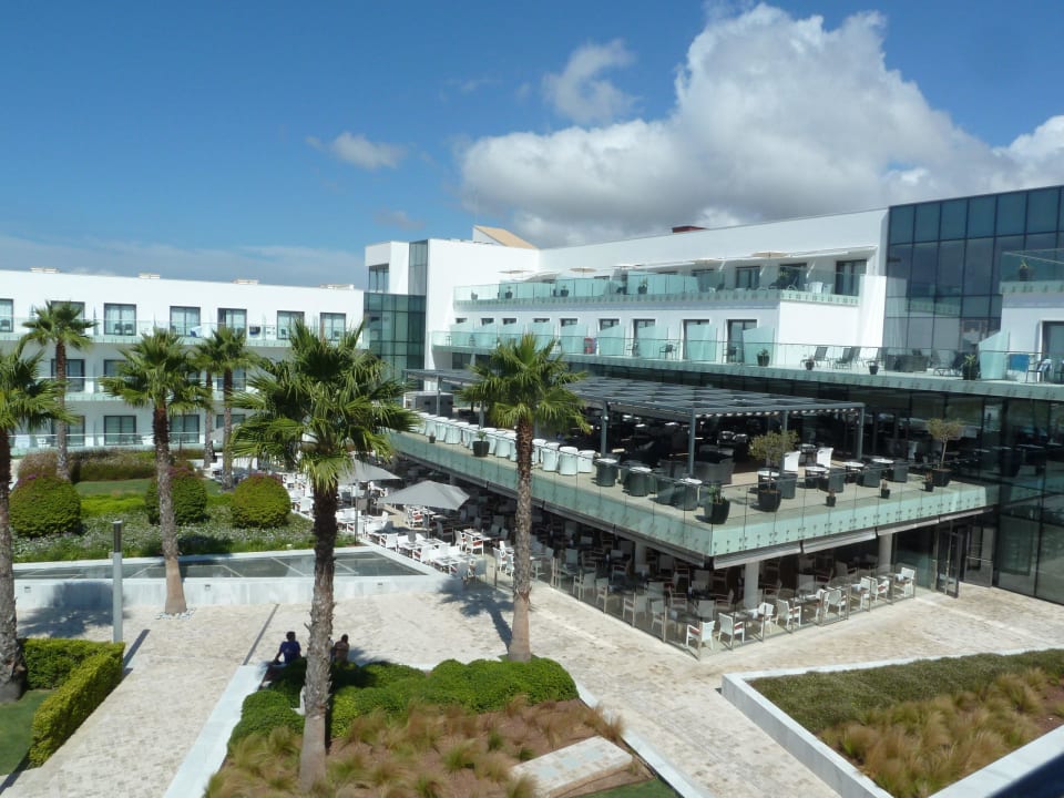 Blick vom Balkon auf das Restaurant und die Bar  Hipotels Gran Conil Hotel