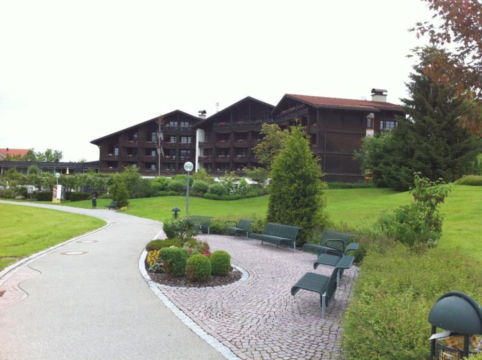 Eingang von der Parkseite Parkhotel Oberstaufen