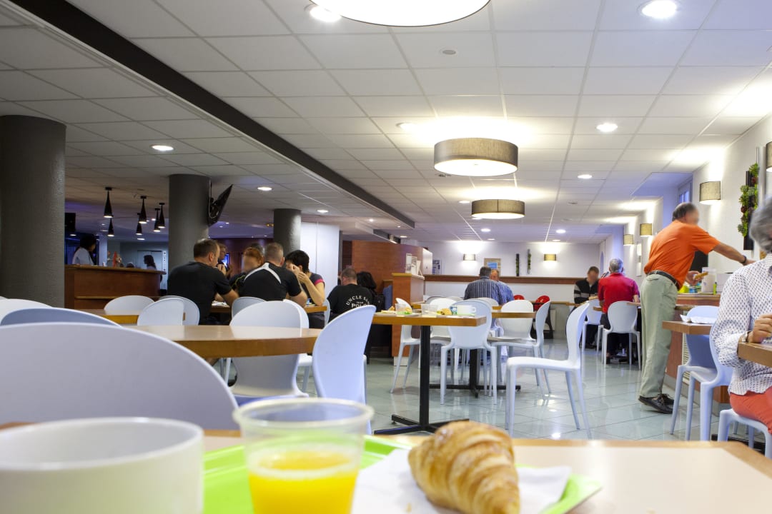 Salle Petits déjeunres Ibis Budget Marseille Vieux Port