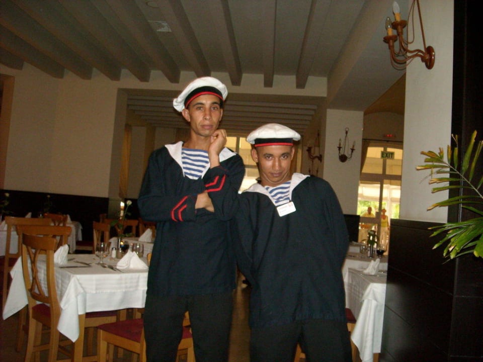 Kellner im Matrosenoutfit Hotel Thalassa Mahdia
