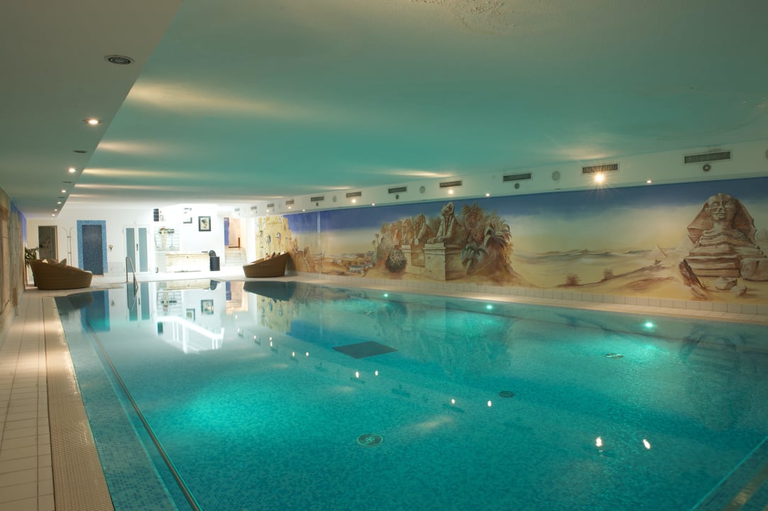 Schwimmbad Tradition Julen Hotel