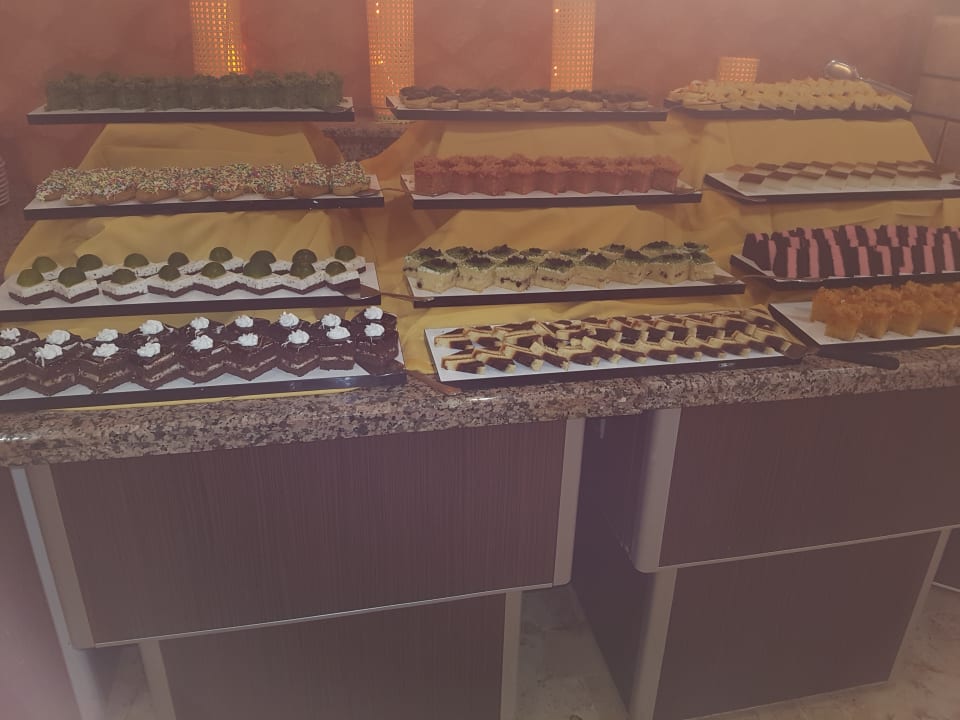 Gastro Royal Atlantis Beach Hotel
