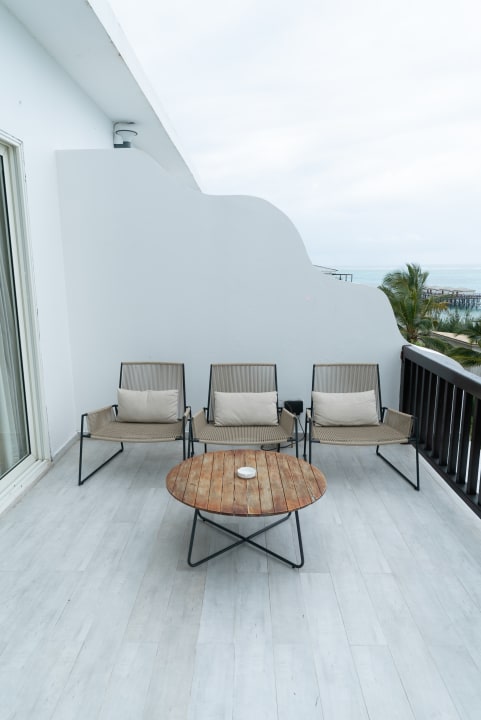 Zimmer Le Mersenne Zanzibar, Autograph Collection