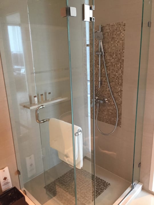 Dusche Grande Centre Point Hotel Terminal 21