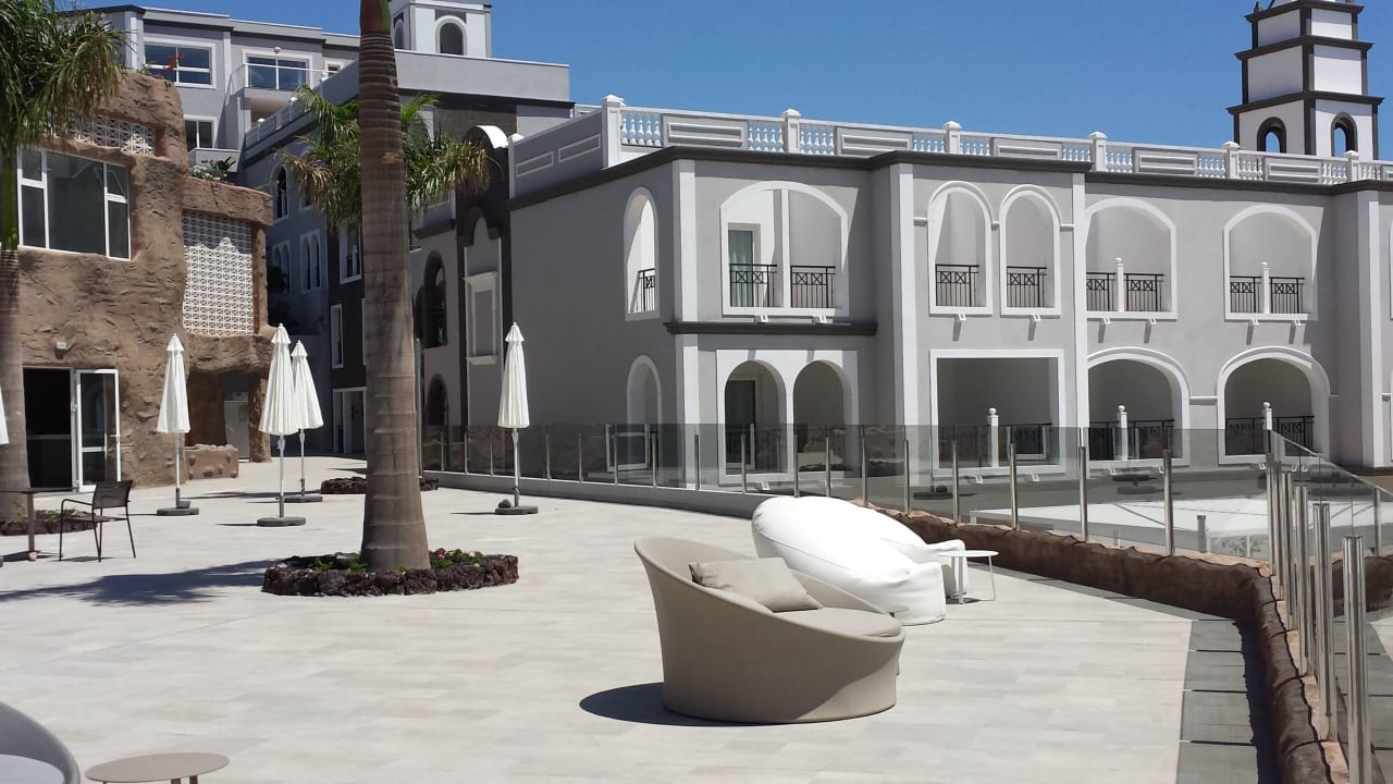 Mittlere Terrasse Longebereich Royal Palm Resort & Spa - Adults only