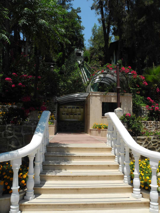 Treppe zum Aufzug Club & Hotel Letoonia