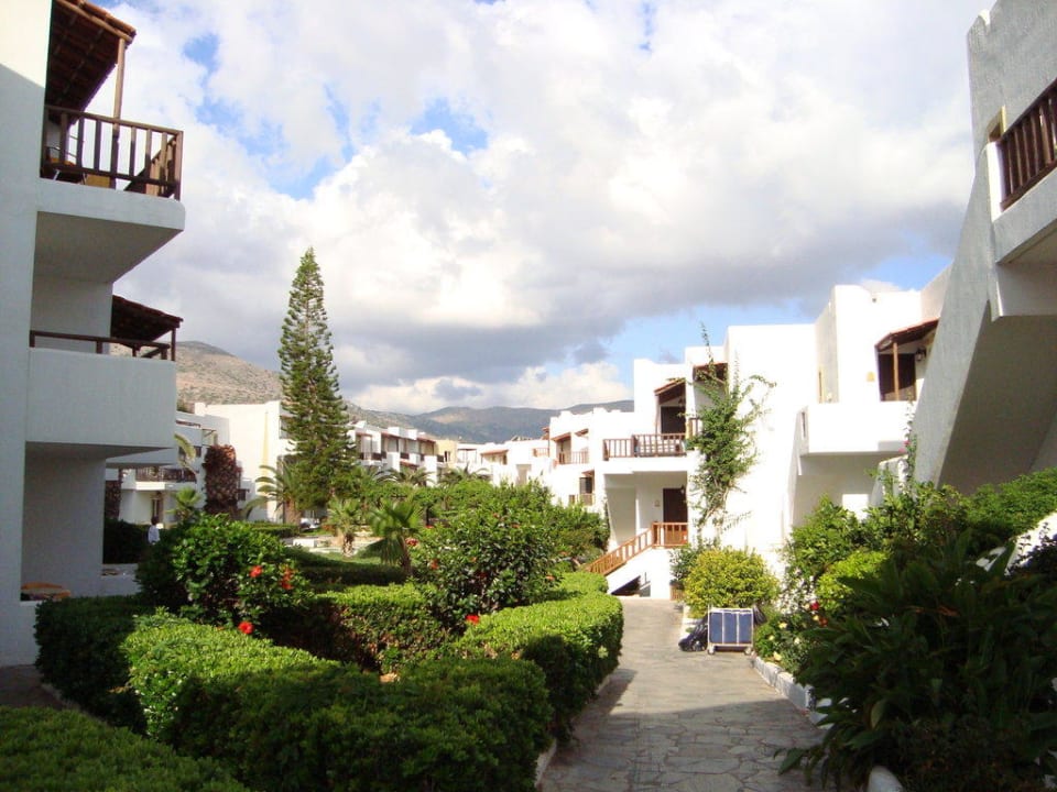 Bungalows und Gartenanlage Alexander Beach Hotel & Village Resort