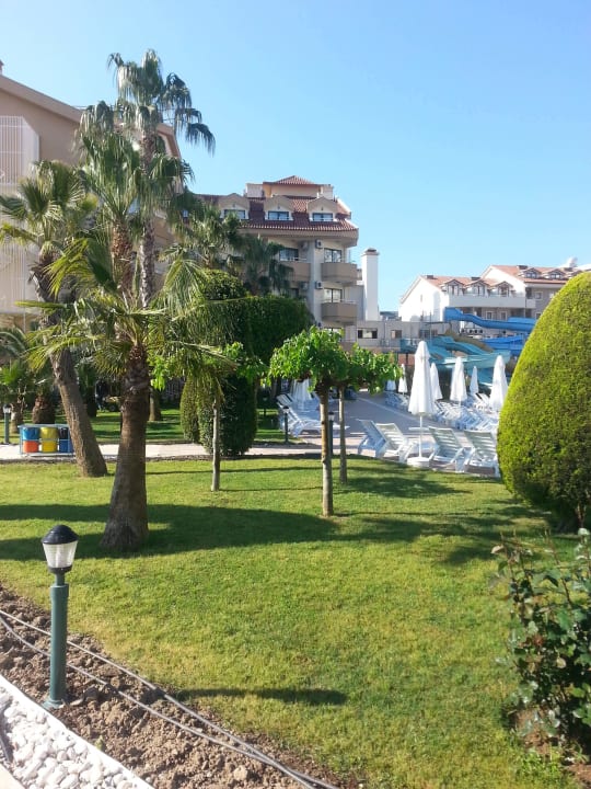 Gepflegte Außenanlagen Grand Seker Hotel