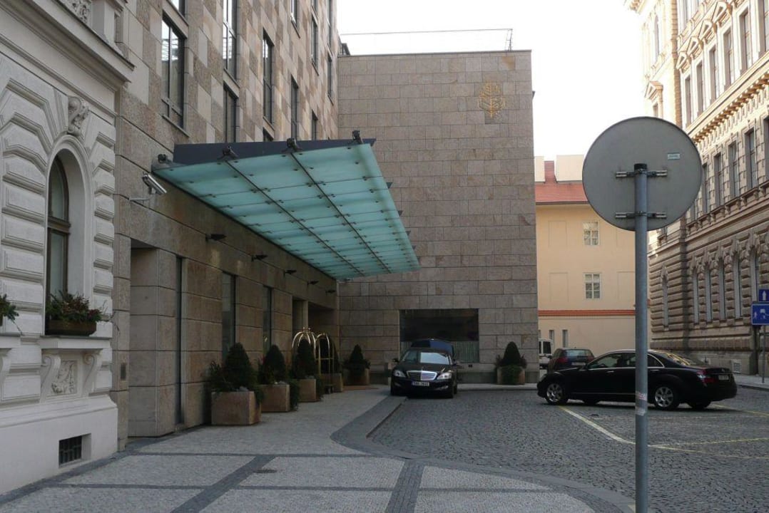 Eingang Hotel Four Seasons Prague