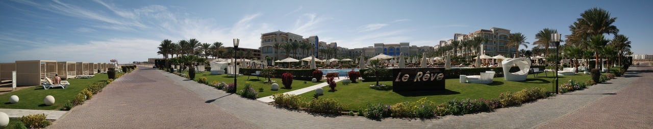 Blick zum Hotel Premier Le Reve Hotel & Spa