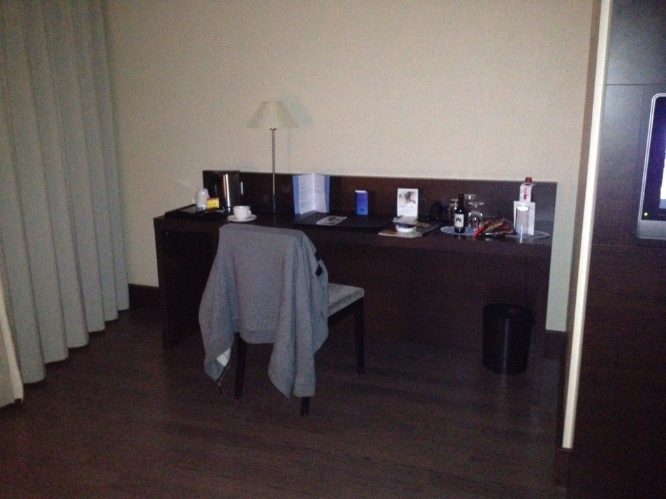 Schreibtisch NH Berlin Kurfürstendamm