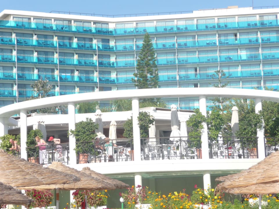 Sicht vom Strand aus Hotel Calypso Beach