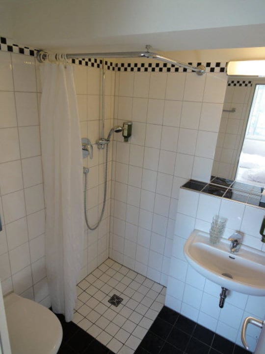 Badezimmer inkl. WC Cityhotel Monopol